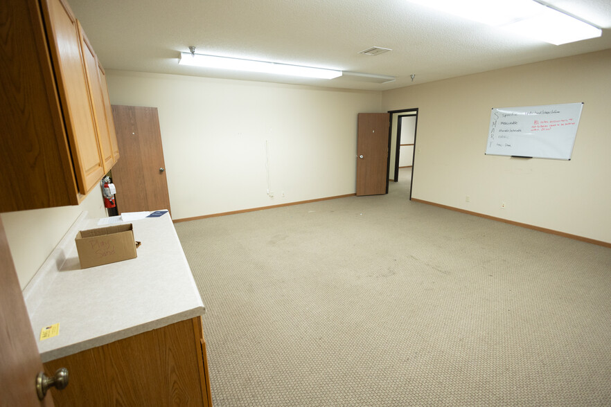 More Photos Of 2004 Highland Ave, Eau Claire Office For Lease