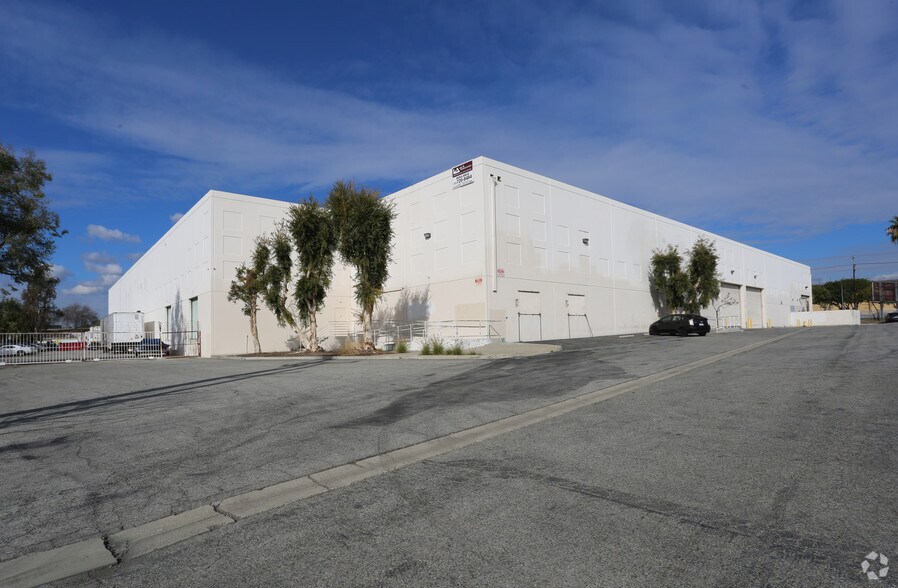 More Photos Of 2507 Medford St, Los Angeles Warehouse For Lease