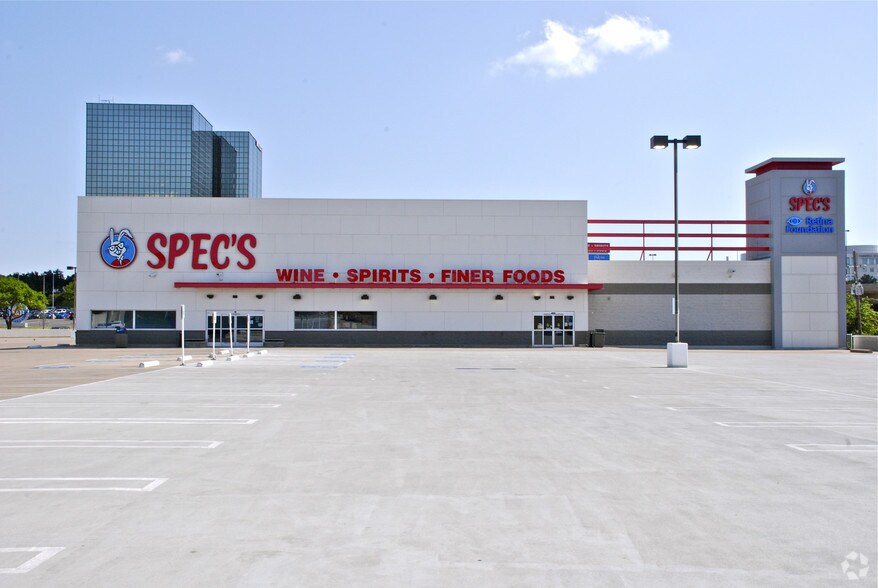 More Photos Of 9500 N Central Expressway, Dallas Freestanding For Lease