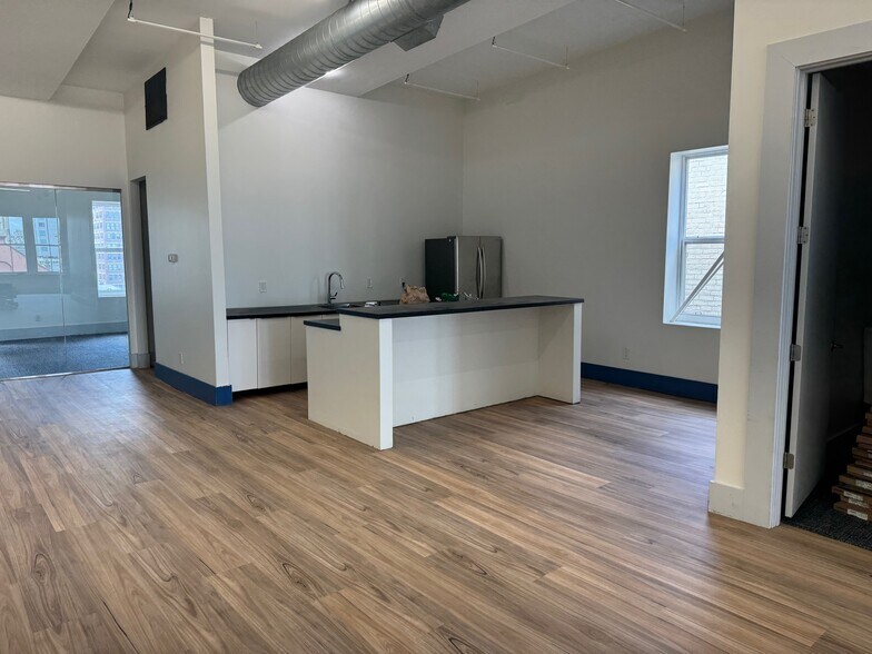 More Photos Of 615 Main St, Cincinnati Loft Creative Space For Lease