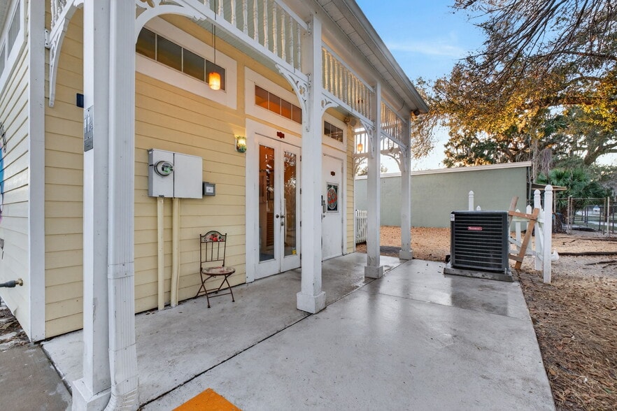 More Photos Of 197 E Church St, Deland Restaurant For Sale