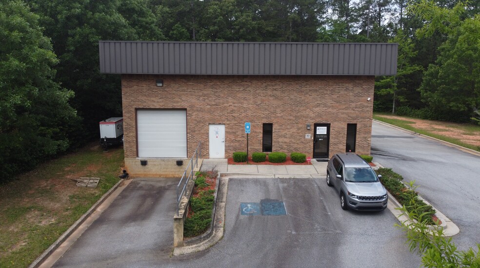 More Photos Of 570 Marksmen Ct, Fayetteville Warehouse For Lease