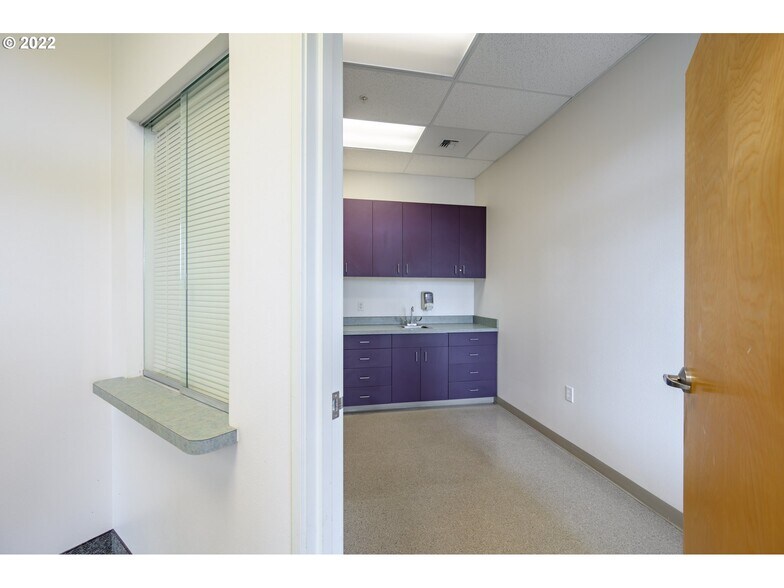 More Photos Of 375 SE Norton Ln, Mcminnville Medical For Lease