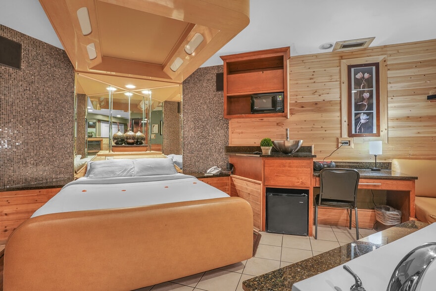 More Photos Of 16W621 S Frontage Rd, Willowbrook Hotel For Sale