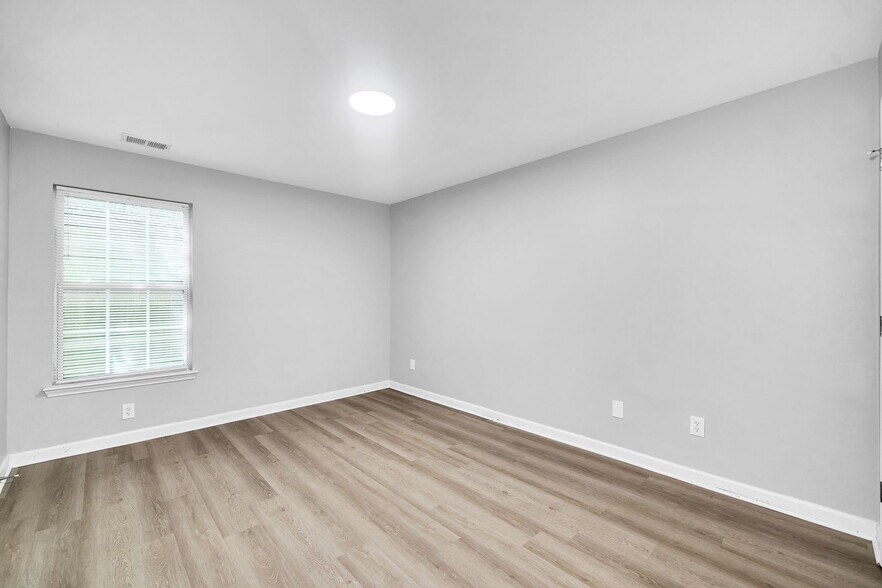 More Photos Of 300 Stonehaven Cir, Cartersville Apartments For Sale