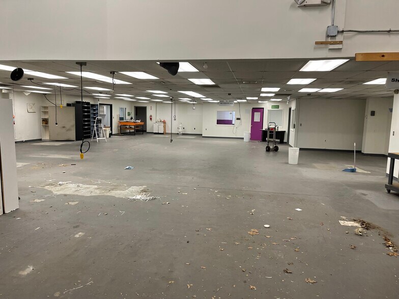 More Photos Of 14 Veronica Ave, Somerset Manufacturing For Sale