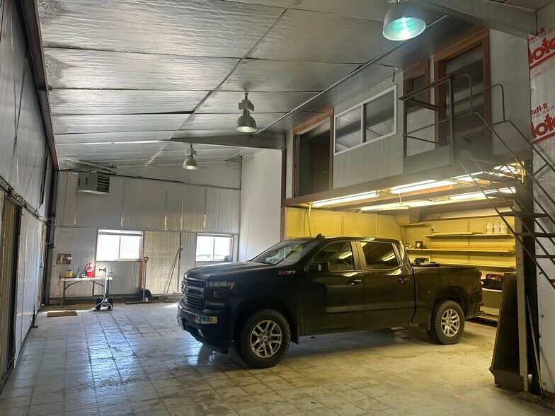 More Photos Of 10 Hangar Rd, Vineyard Haven Warehouse For Lease
