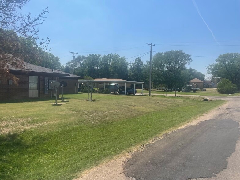 More Photos Of 410 N Fisher St, Glasco Apartments For Sale