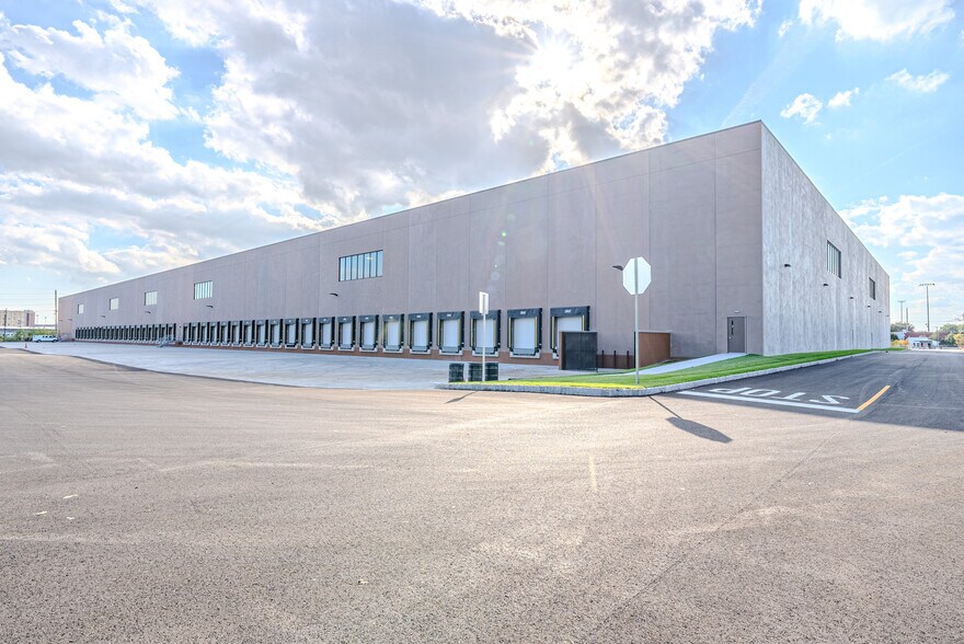 More Photos Of 936 Harrison Ave, Kearny Distribution For Lease