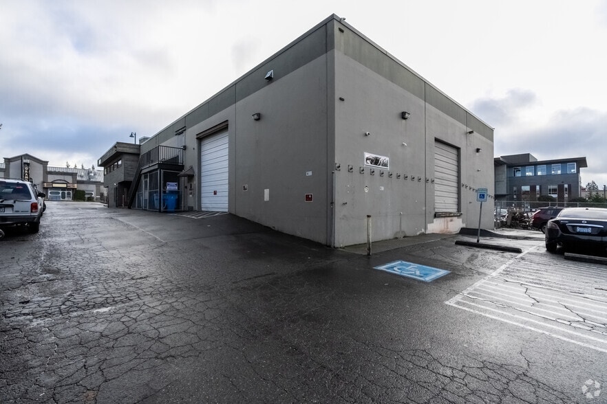 Primary Photo Of 16715 Aurora Ave N, Shoreline Flex For Lease