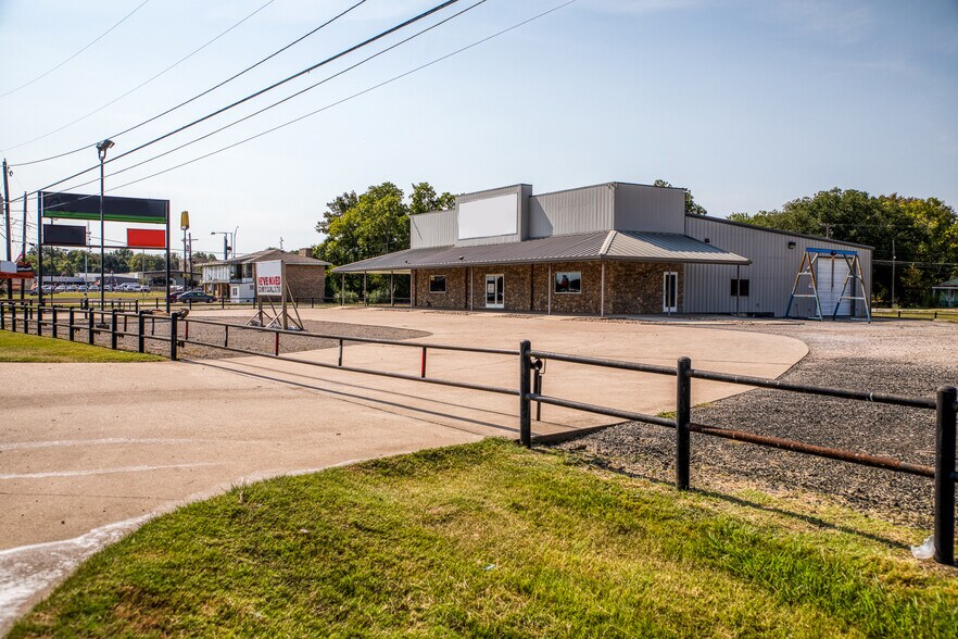 More Photos Of 185 State Highway 36 N, Caldwell Freestanding For Sale