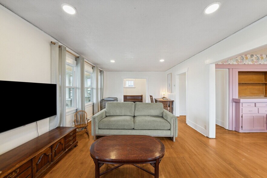 More Photos Of 413 2nd St NE, Puyallup Office For Sale