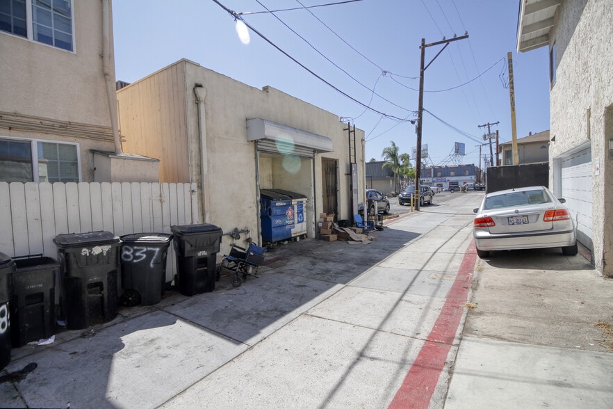 More Photos Of 826 W Mission Bay Dr, San Diego Freestanding For Lease