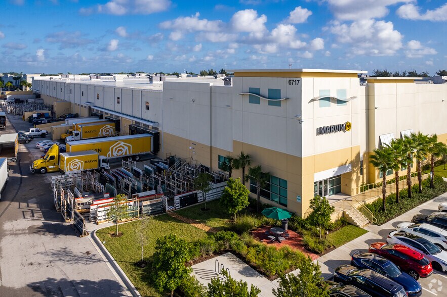 More Photos Of 6717 Belvedere Rd, West Palm Beach Distribution For Lease