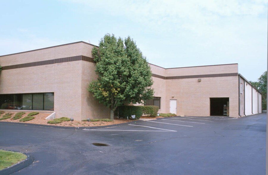 More Photos Of 1626 Headland Dr, Fenton Warehouse For Lease