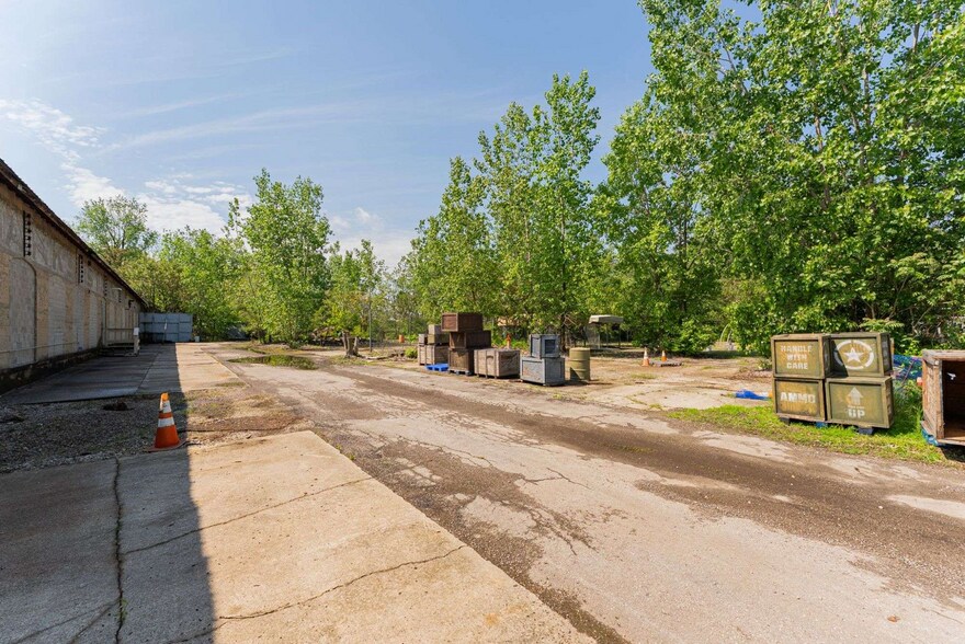 More Photos Of 311 Rose Ave, Marion Warehouse For Sale