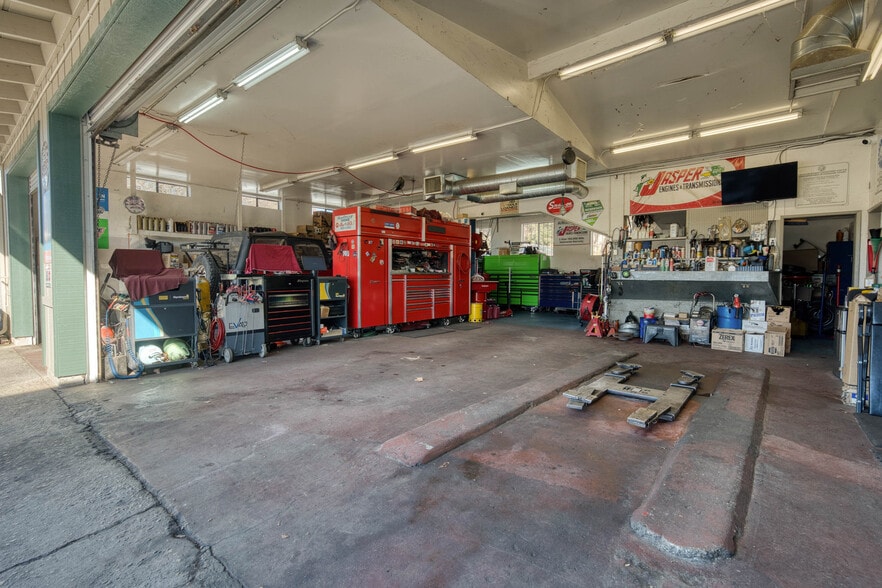 More Photos Of 33246 Auberry Rd, Auberry Freestanding For Sale