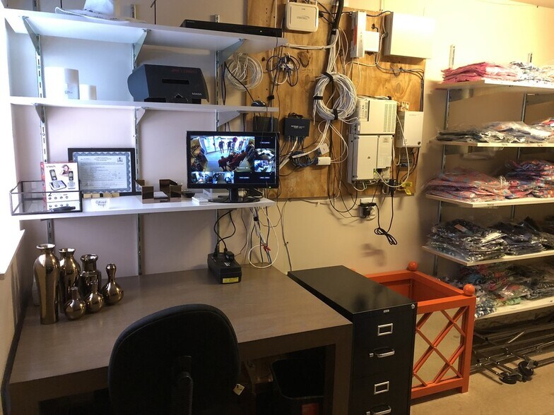 More Photos Of 313-321 John Ringling Blvd, Sarasota Storefront For Sale