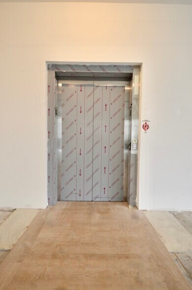 More Photos Of 535 Madison Ave, Covington Office For Lease