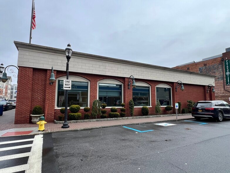 More Photos Of 291-293 Halstead Ave, Harrison Bank For Lease