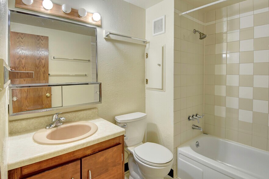 More Photos Of 1618 Donovan Pl, Longmont Multifamily For Sale