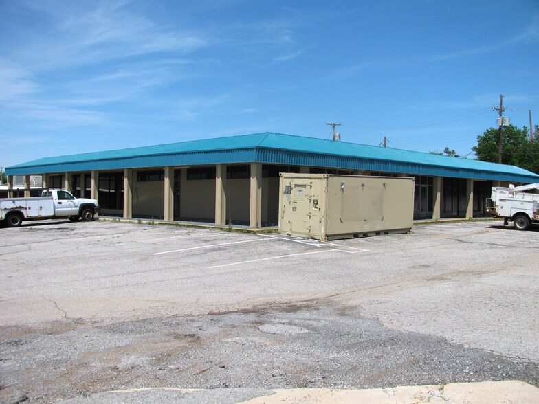 More Photos Of 10 NW 38th st, Lawton Office For Sale