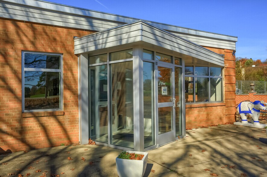 More Photos Of 150 Gamma Dr, Pittsburgh Light Manufacturing For Sale