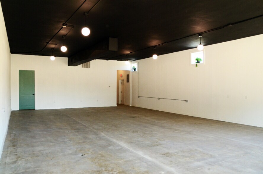 More Photos Of 500 S 20th St, Fort Smith Flex For Lease