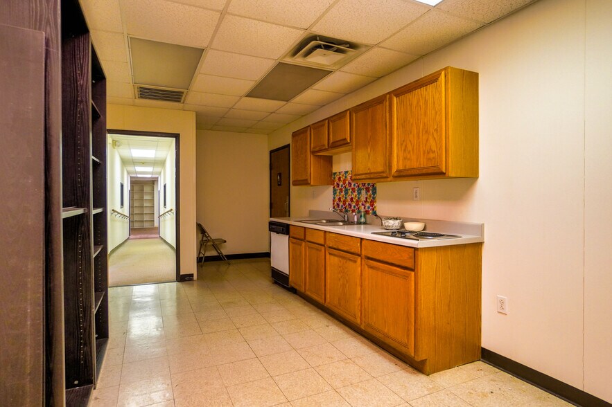 More Photos Of 8 NW 8th St, Oklahoma City Light Manufacturing For Lease