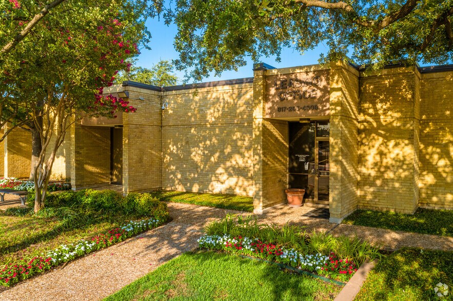 More Photos Of 2012 E Randol Mill Rd, Arlington Office For Lease