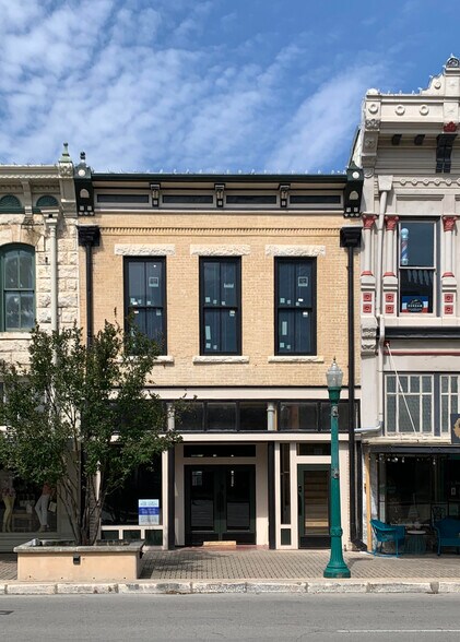 More Photos Of 712 S Austin Ave, Georgetown Storefront Retail Office For Sale