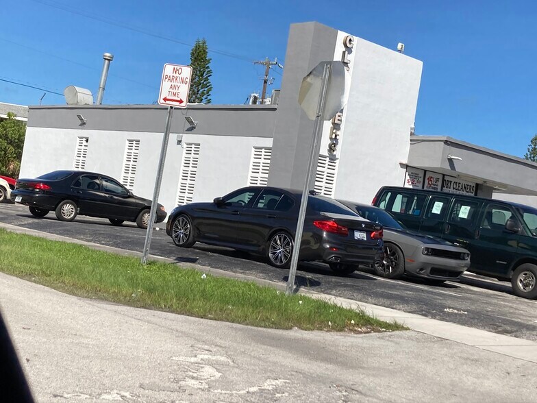 More Photos Of 9595 SW 160th St, Miami Freestanding For Sale