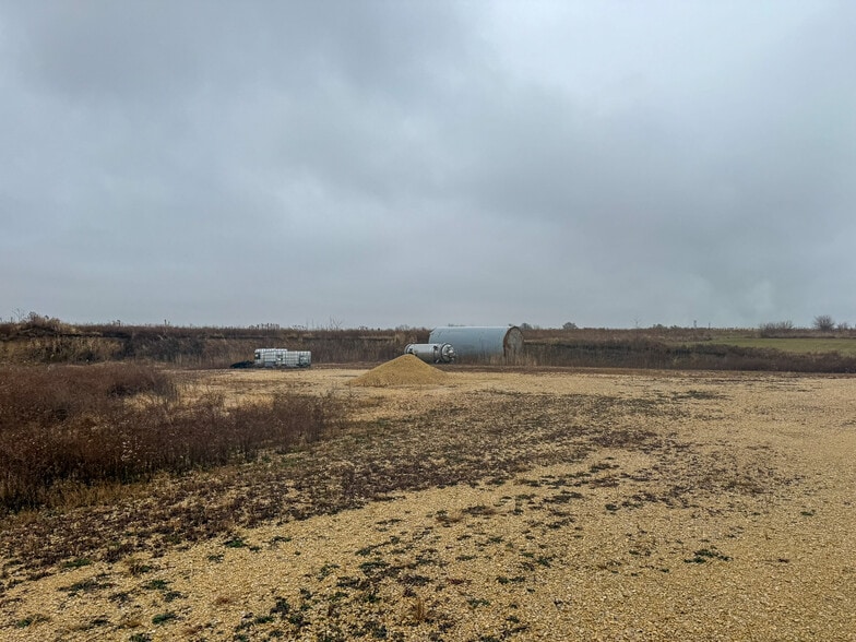 More Photos Of 5640 44th Ave S, Clinton Office For Sale