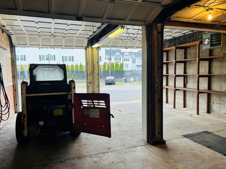 More Photos Of 23 Skillman St, Roslyn Flex For Lease