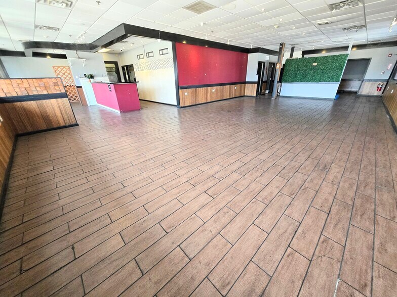 More Photos Of 9850 Milwaukee Ave, Glenview Fast Food For Sale