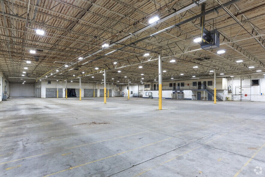 More Photos Of 300 Rogers St, Barnesville Warehouse For Lease