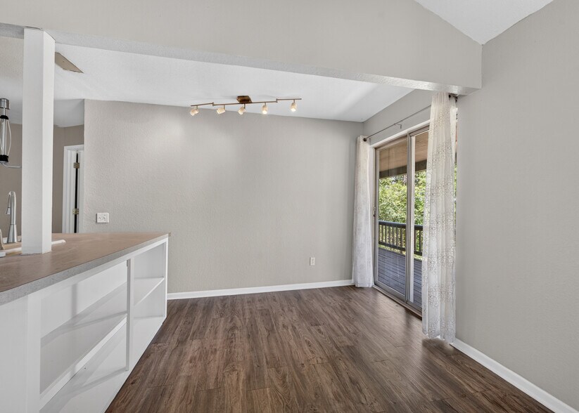 More Photos Of 505 Bub Hayner Rd, Karnack Apartments For Sale