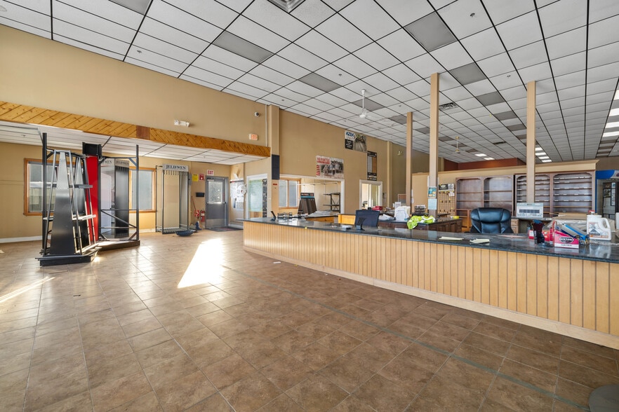 More Photos Of 45 Richards Grove Rd, Quaker Hill Service For Sale