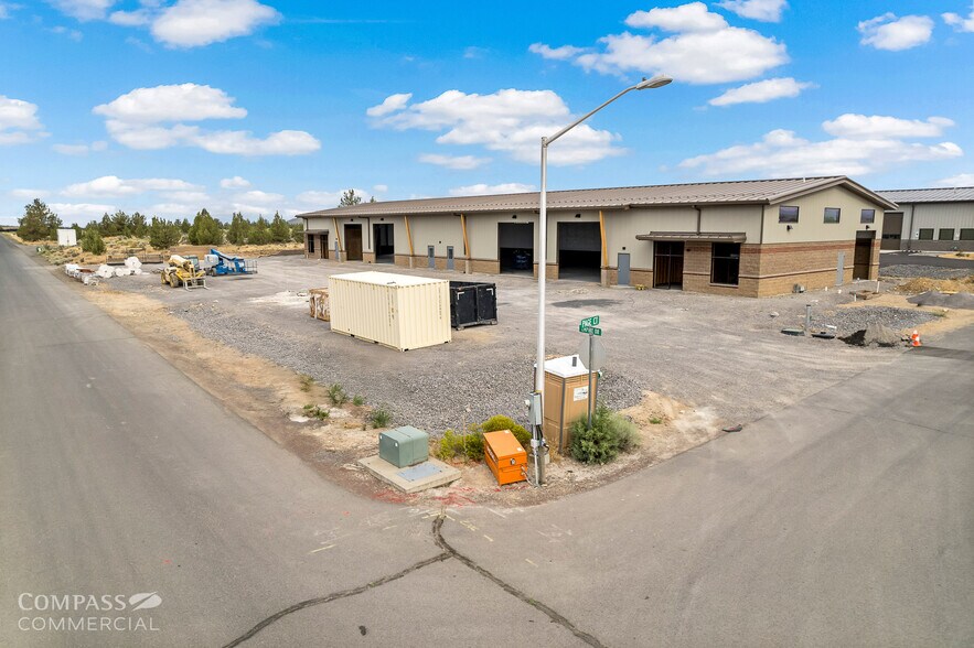 More Photos Of Page Ct, Prineville Manufacturing For Lease