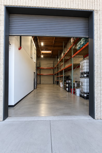 More Photos Of 1521 Railroad St, Glendale Warehouse For Lease
