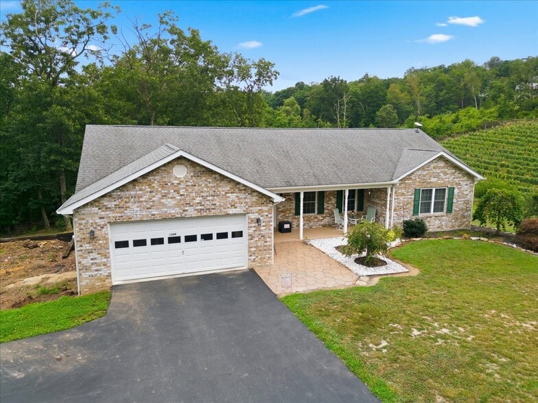 More Photos Of 1309 Redland Rd, Cross Junction Winery Vineyard For Sale