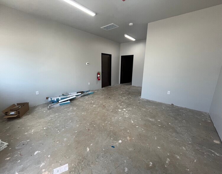 More Photos Of 5130 NW 178th St, Edmond Warehouse For Lease