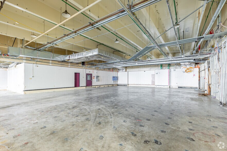 More Photos Of 4550 S Macadam Ave, Portland Office For Sale