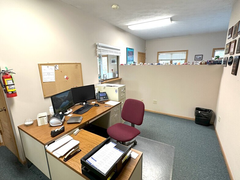 More Photos Of 1947 N Lyford Rd, Rockford Self Storage For Lease