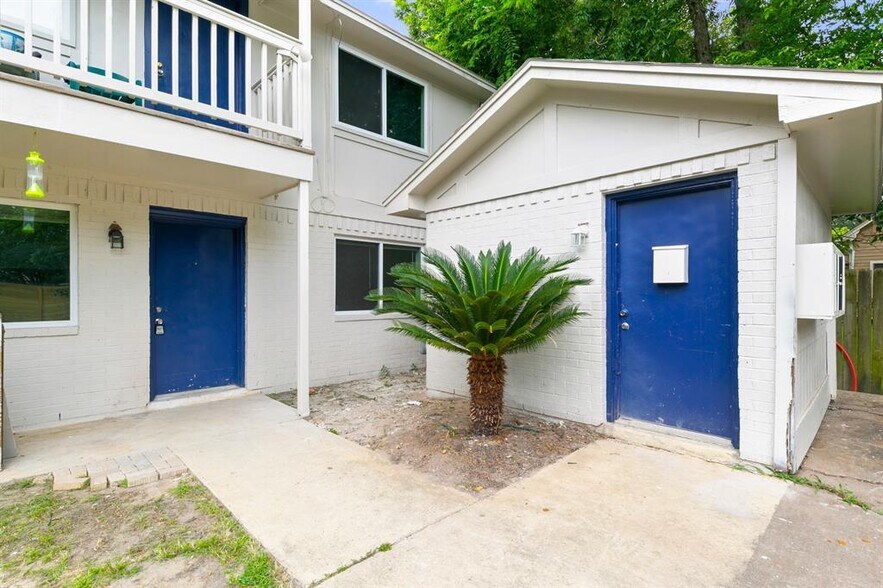 More Photos Of 1312 W Adoue St, Alvin Apartments For Sale