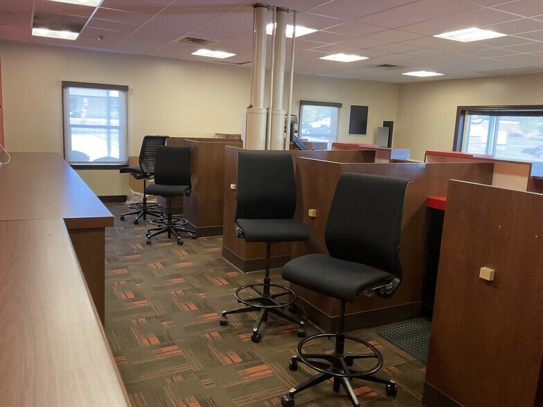 More Photos Of 20 W Whipp Rd, Dayton Bank For Lease