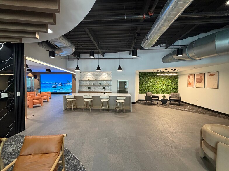 More Photos Of 429 S Keller Rd, Orlando Loft Creative Space For Lease