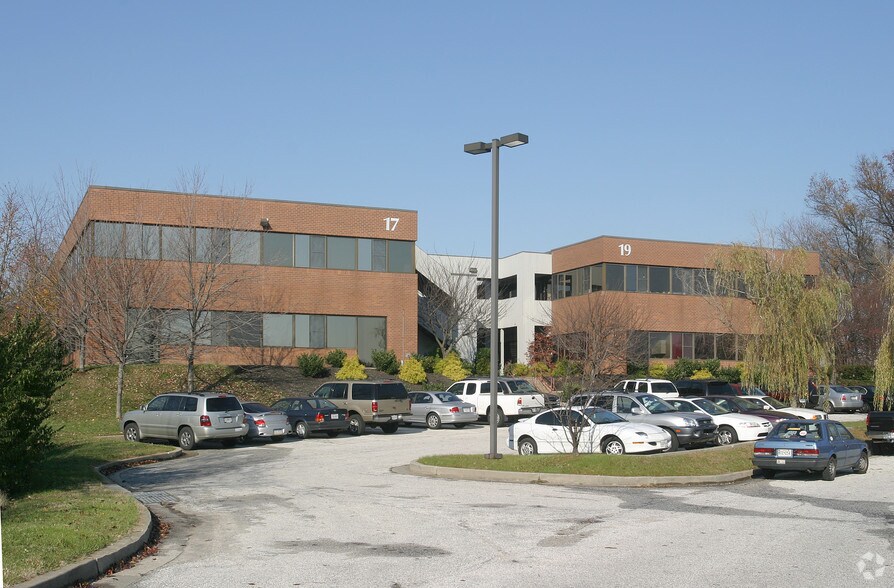 More Photos Of 17 Fontana Ln, Rosedale Office For Sale