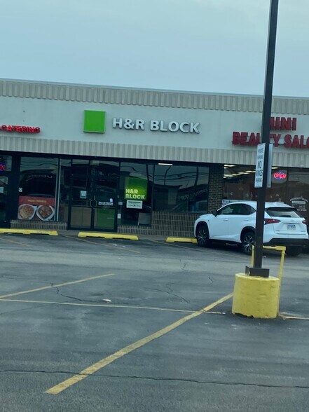 More Photos Of 8351-8375 W Golf Rd, Niles General Retail For Lease