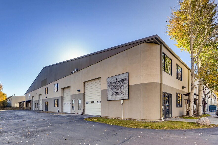 More Photos Of 760 Lindbergh Dr, Gypsum Warehouse For Lease